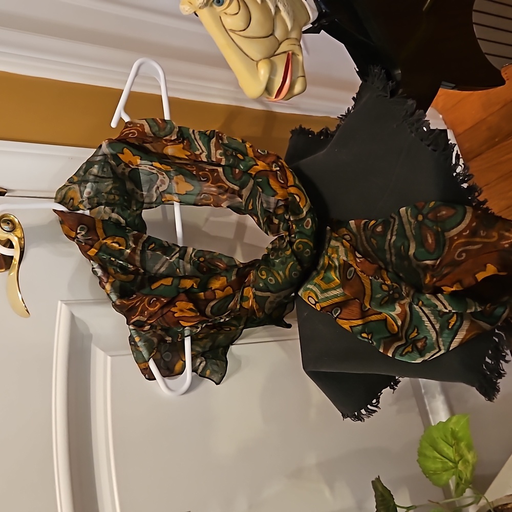 Women's scarf